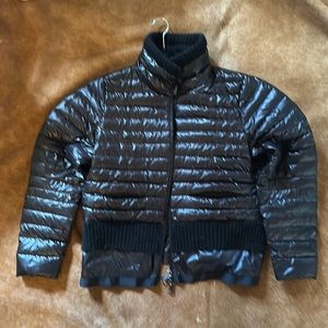 Black lightweight Sosken puffer jacket size large
